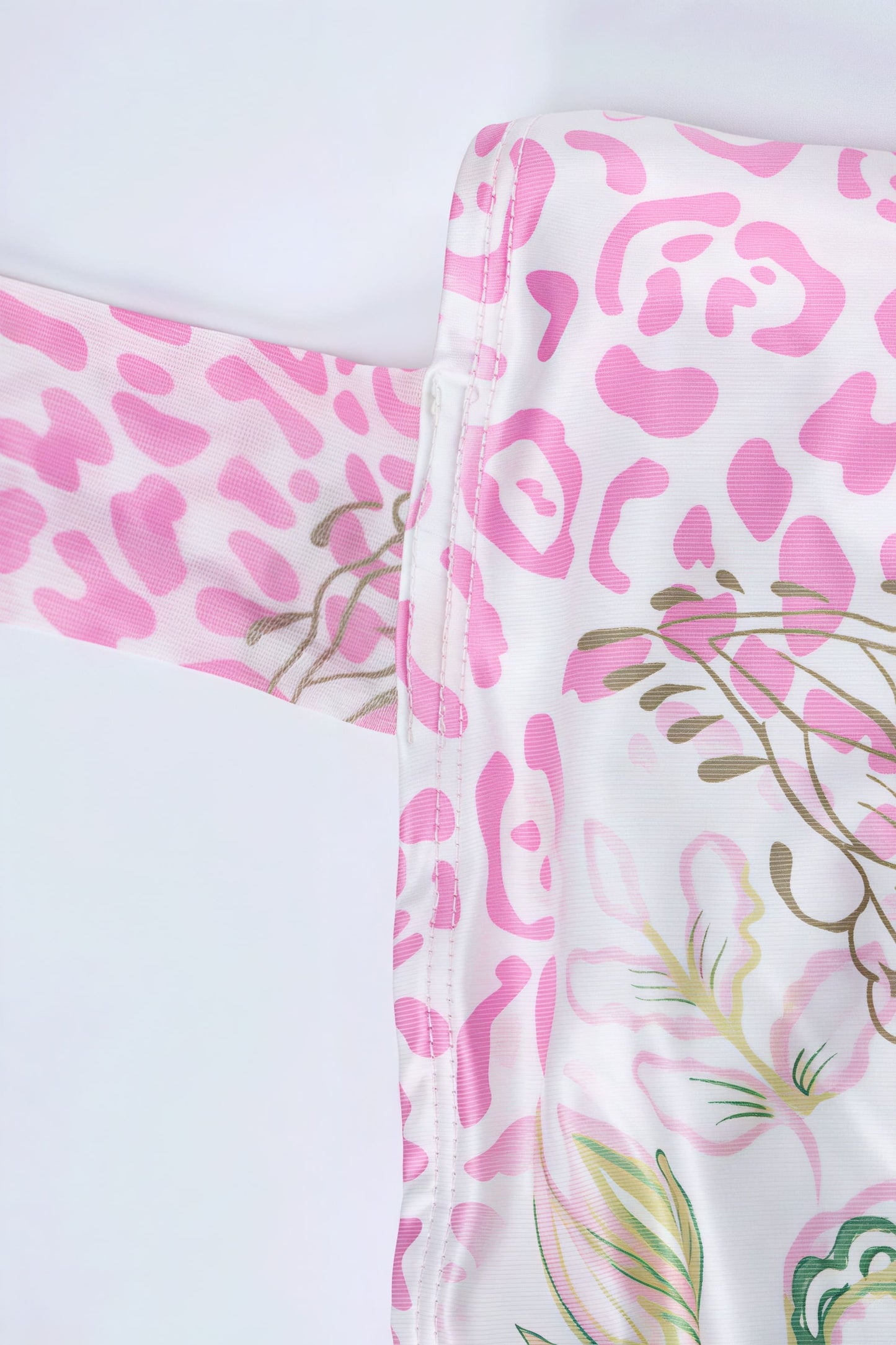 Set met haltercrop top met bloemenprint en aansluitende minirok roze