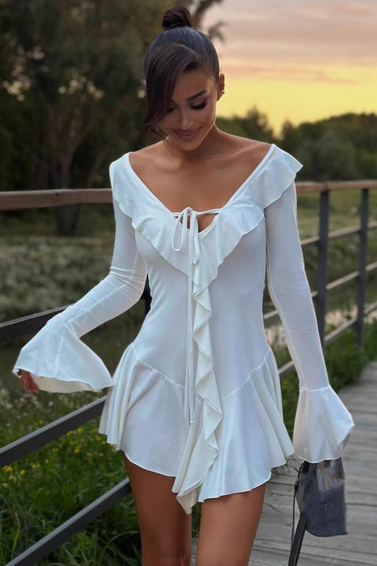 Dames bodycon mini jurk met ruches en uitlopende mouwen, voorkant