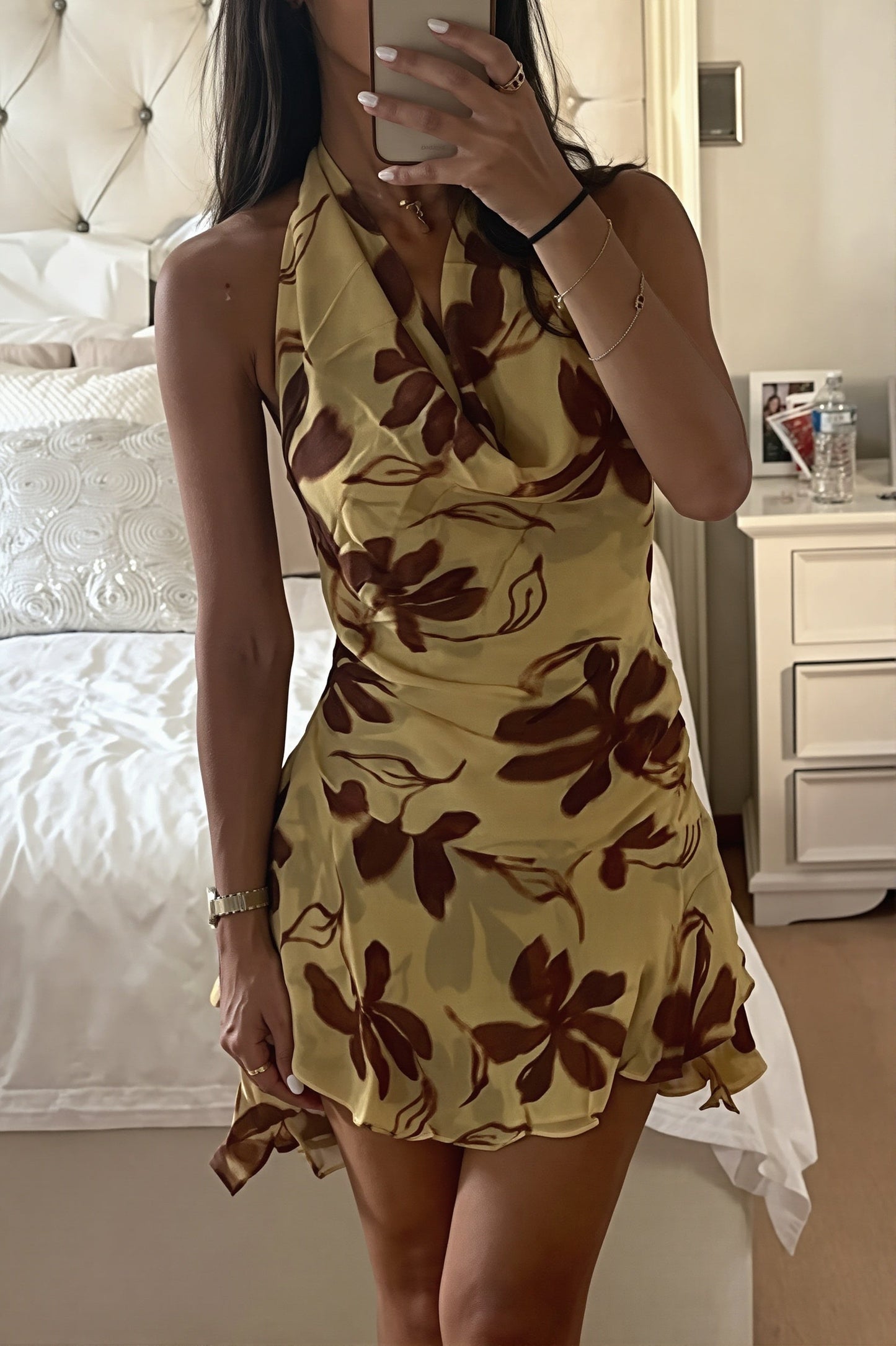 Dames mini jurk met bloemenprint en open rug, zijaanzicht