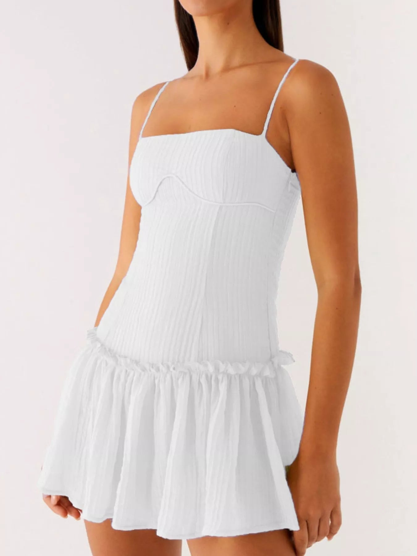 Minijurk met geplooide volantzoom en cami-stijl