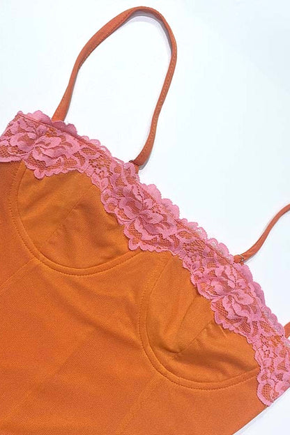 Dames midi jurk met kantafwerking en wikkellook, achterkant
