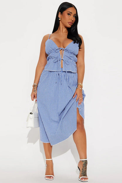 Blauwe set van crop top met open rug en veterdetail en midi kokerrok met bandage detail