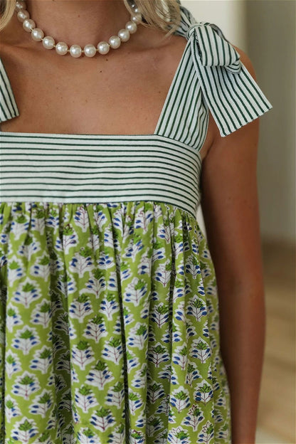 Dames midi jurk met bloemenprint en strepen, volledig silhouet