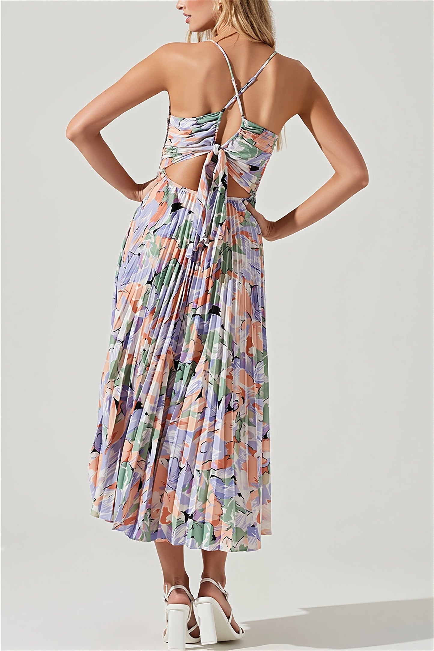 Bovenzijde van de dames midi jurk met bloemenprint en fijne plooien
