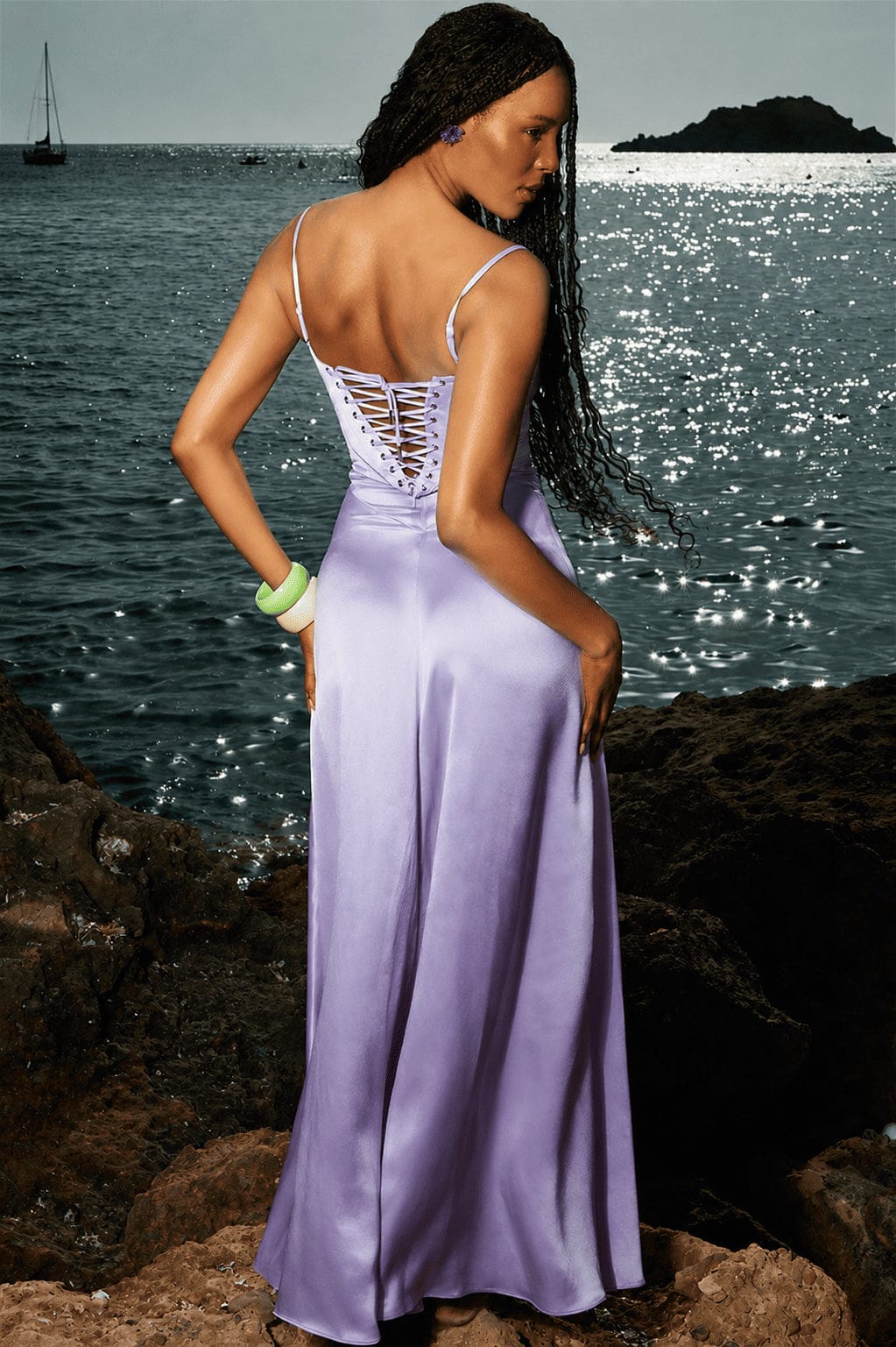 Dames maxi jurk met smalle schouderbandjes en vierkante hals, close-up