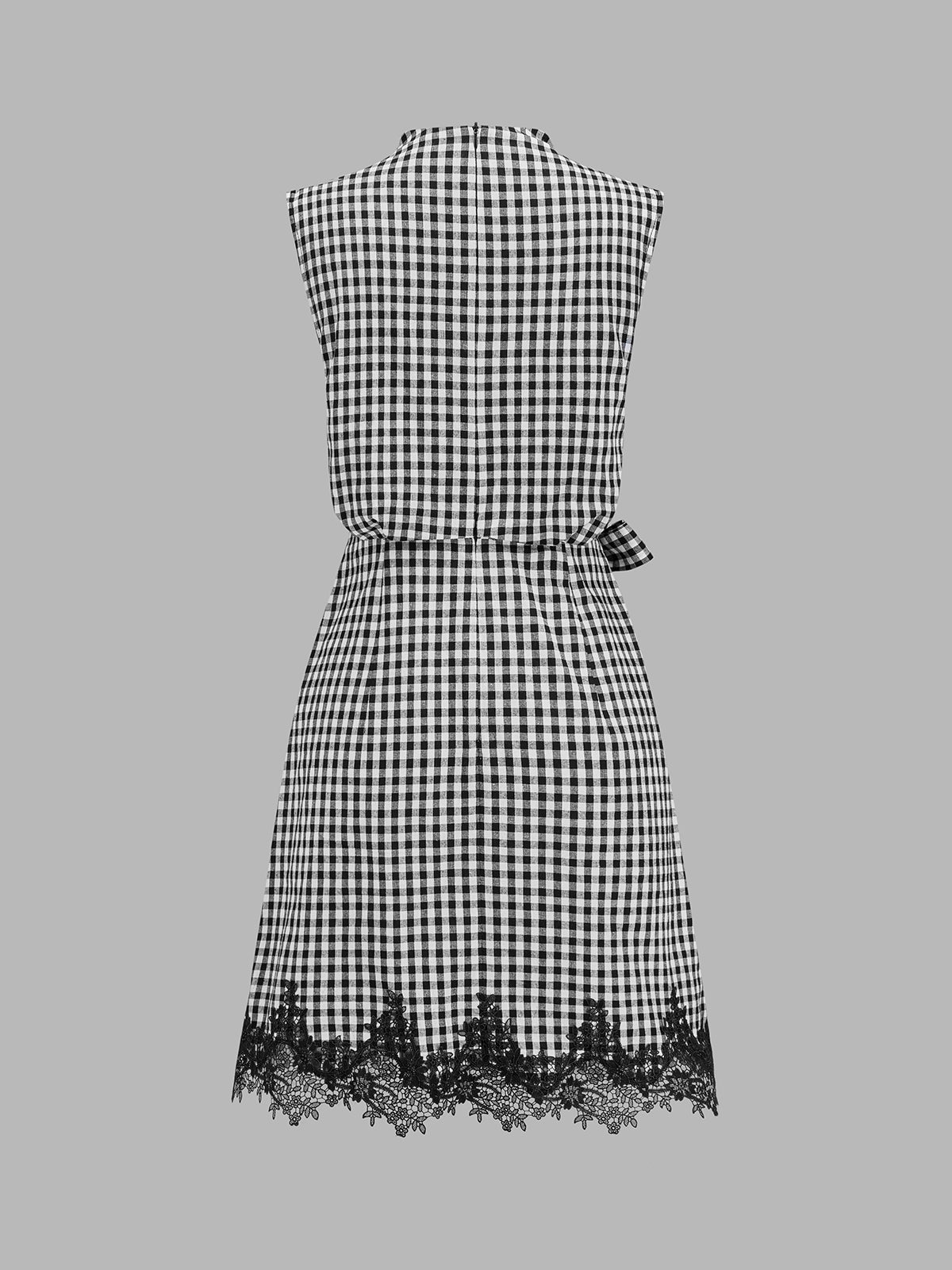 Achteraanzicht van dames mini jurk met ruitprint en gestrikte taille