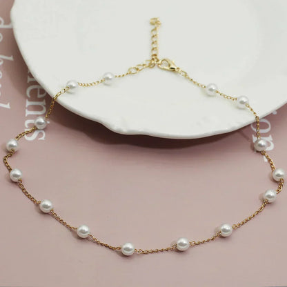 Close-up van de parels en goudkleurige ketting