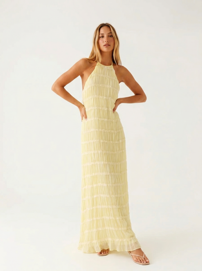 Volledige look van de dames halter maxi jurk met vrouwelijke volantlagen
