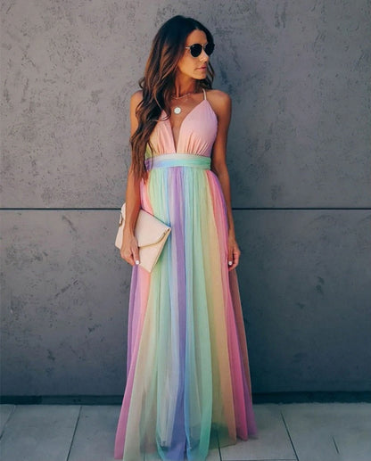 Dames mesh jurk met regenboogprint en spaghettibandjes vooraanzicht