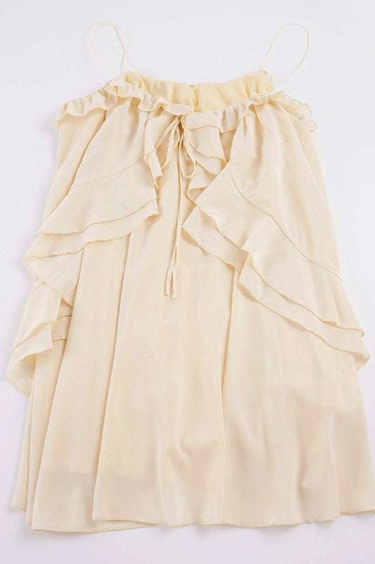Detail van de ruches en chiffon look van de dames mini jurk