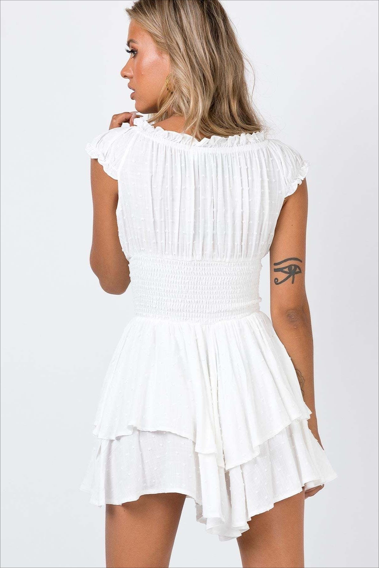 Dames off shoulder wikkel mini jurk met borduursel achteraanzicht