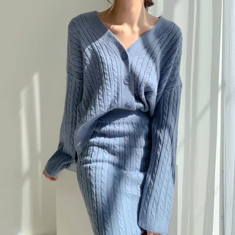 Gebreide tweedelige damesoutfit met vest en midi rok