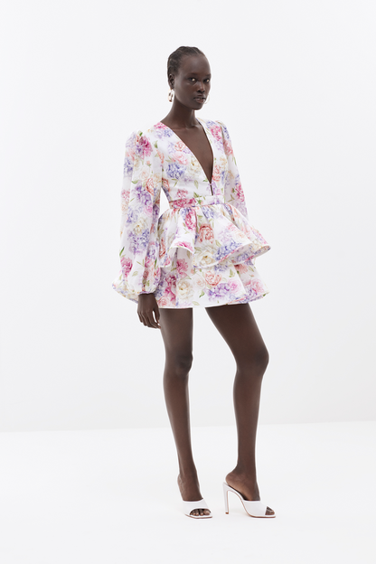 Dames mini jurk met bloemenprint en gelaagde rok, detail van de V-hals