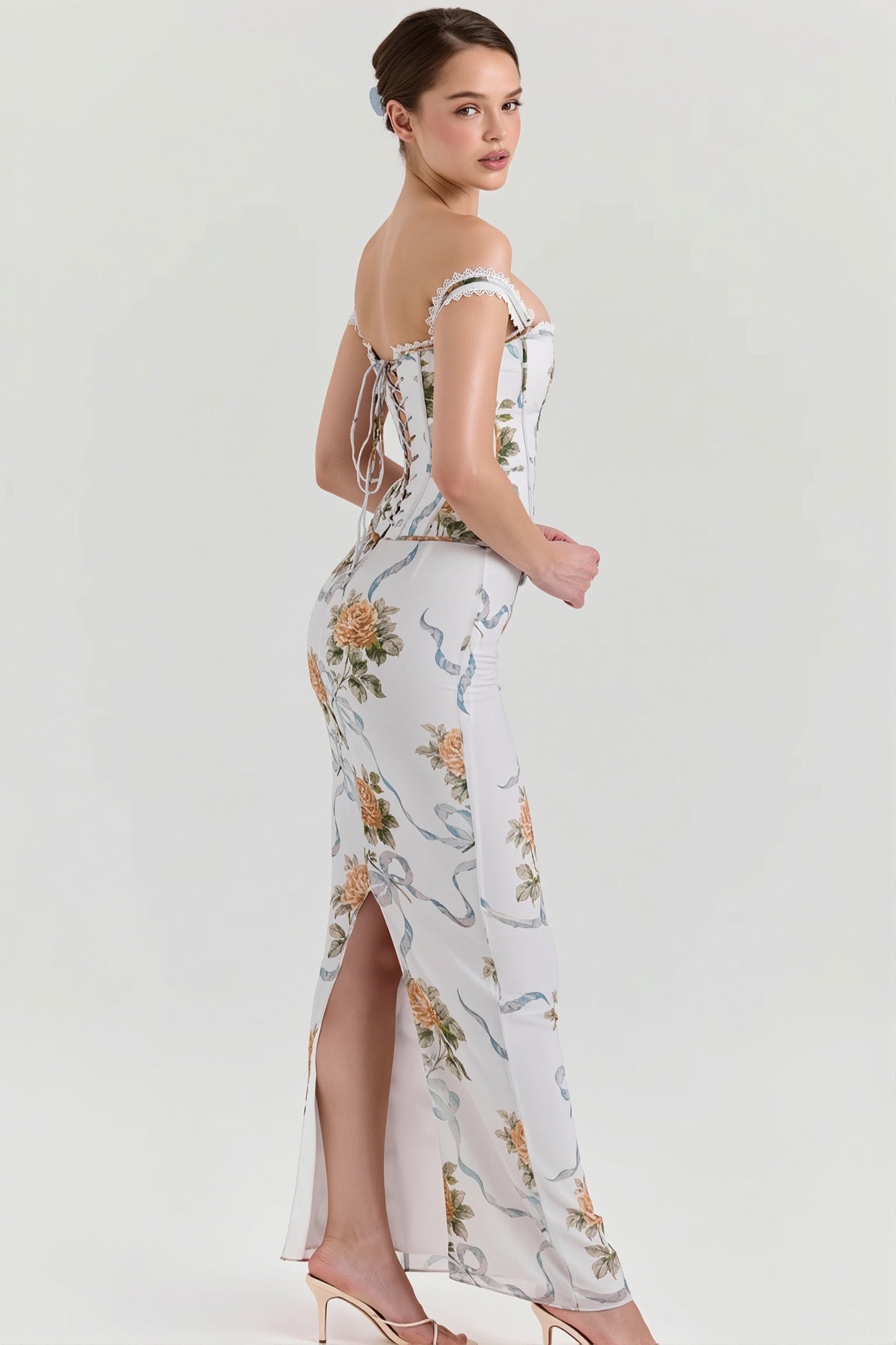 Dames bloemenprint maxi-jurk volledig in beeld voor een elegante look