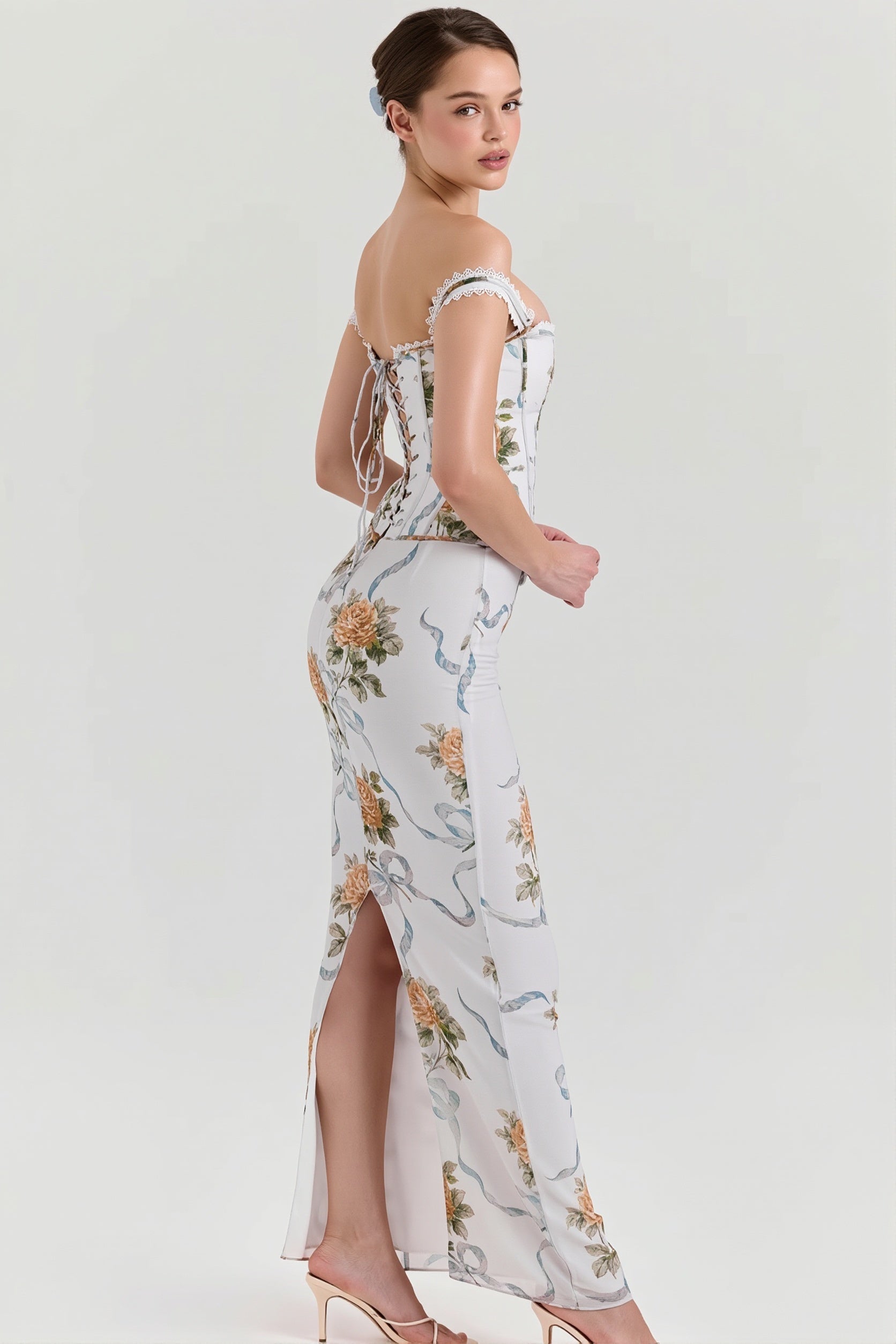Dames bloemenprint maxi-jurk volledig in beeld voor een elegante look