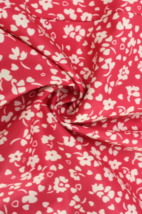 Detail van de bloemenprint stof van de A-lijn jurk