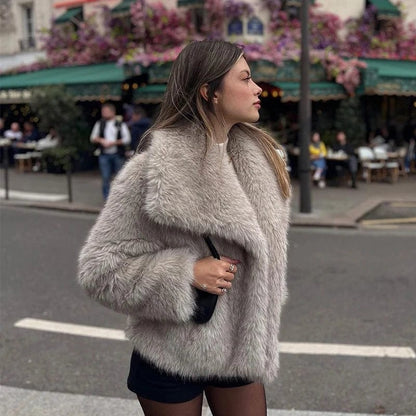 Fluffy Beige Faux Fur Jas