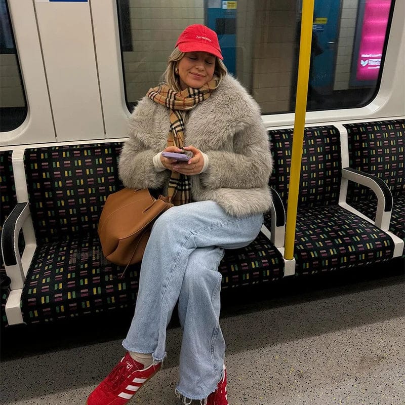 Fluffy Beige Faux Fur Jas