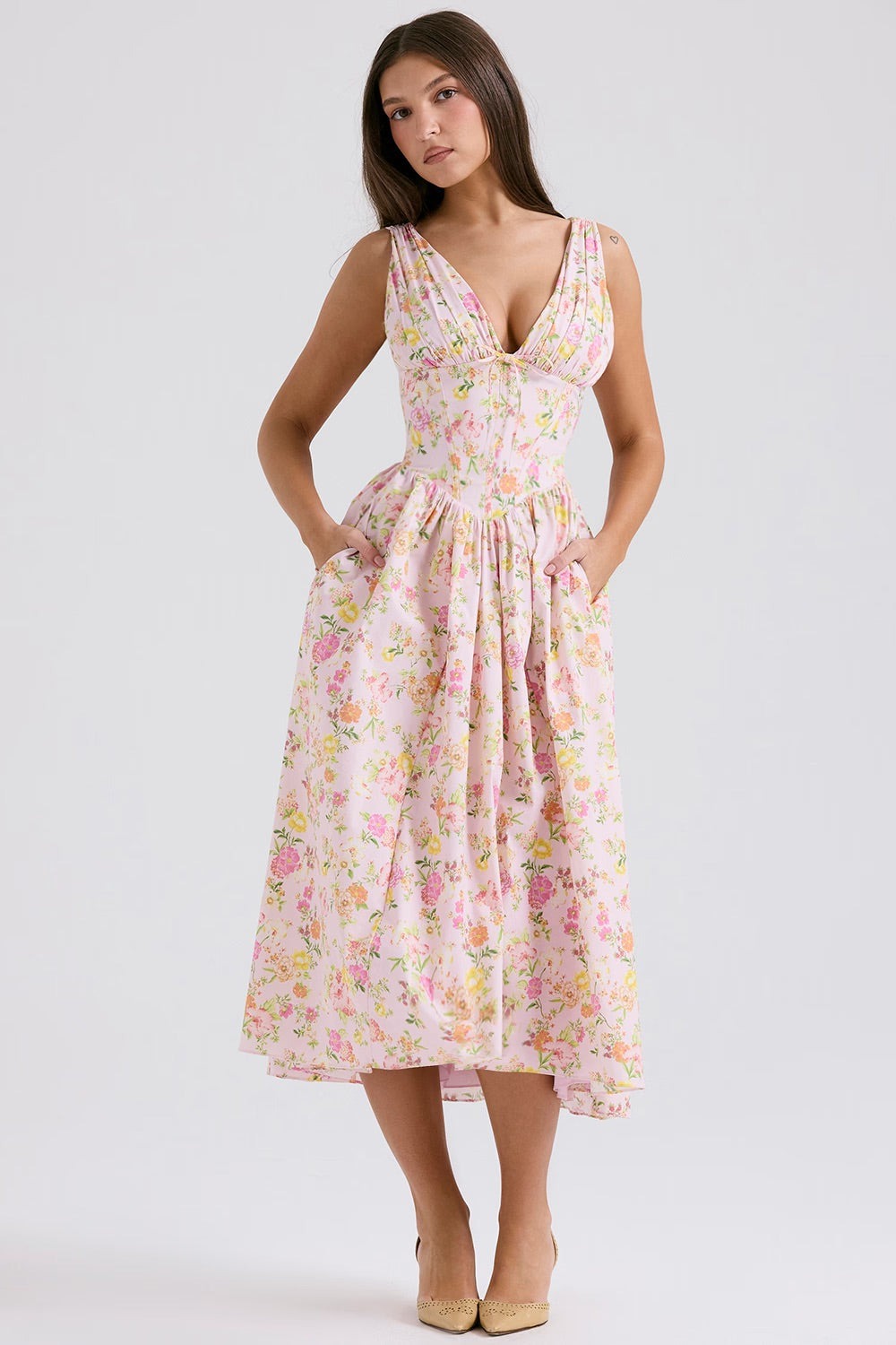 Dames midi jurk met bloemenprint voor bruiloftsgast, achteraanzicht