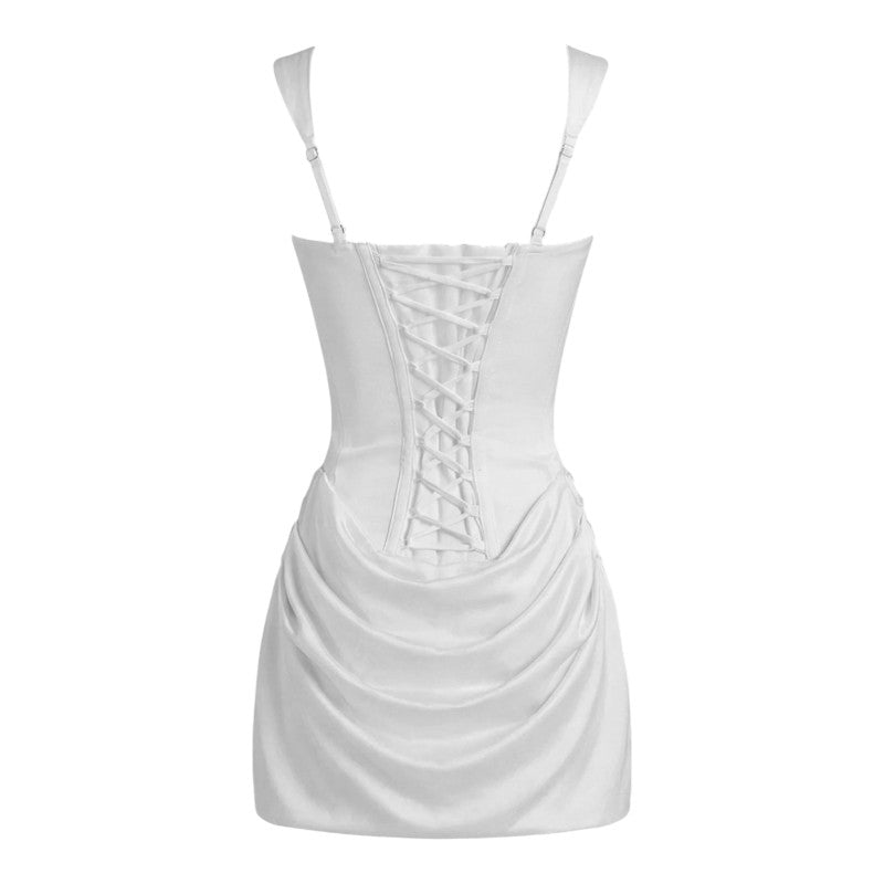 Dames mini jurk met ruches gedragen door model