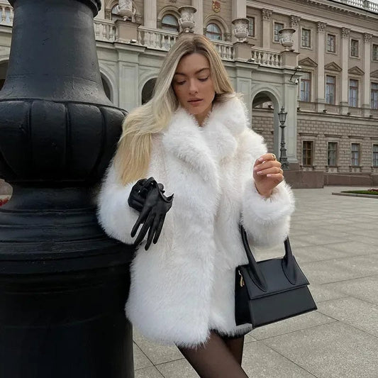 Witte Fluffy Jas