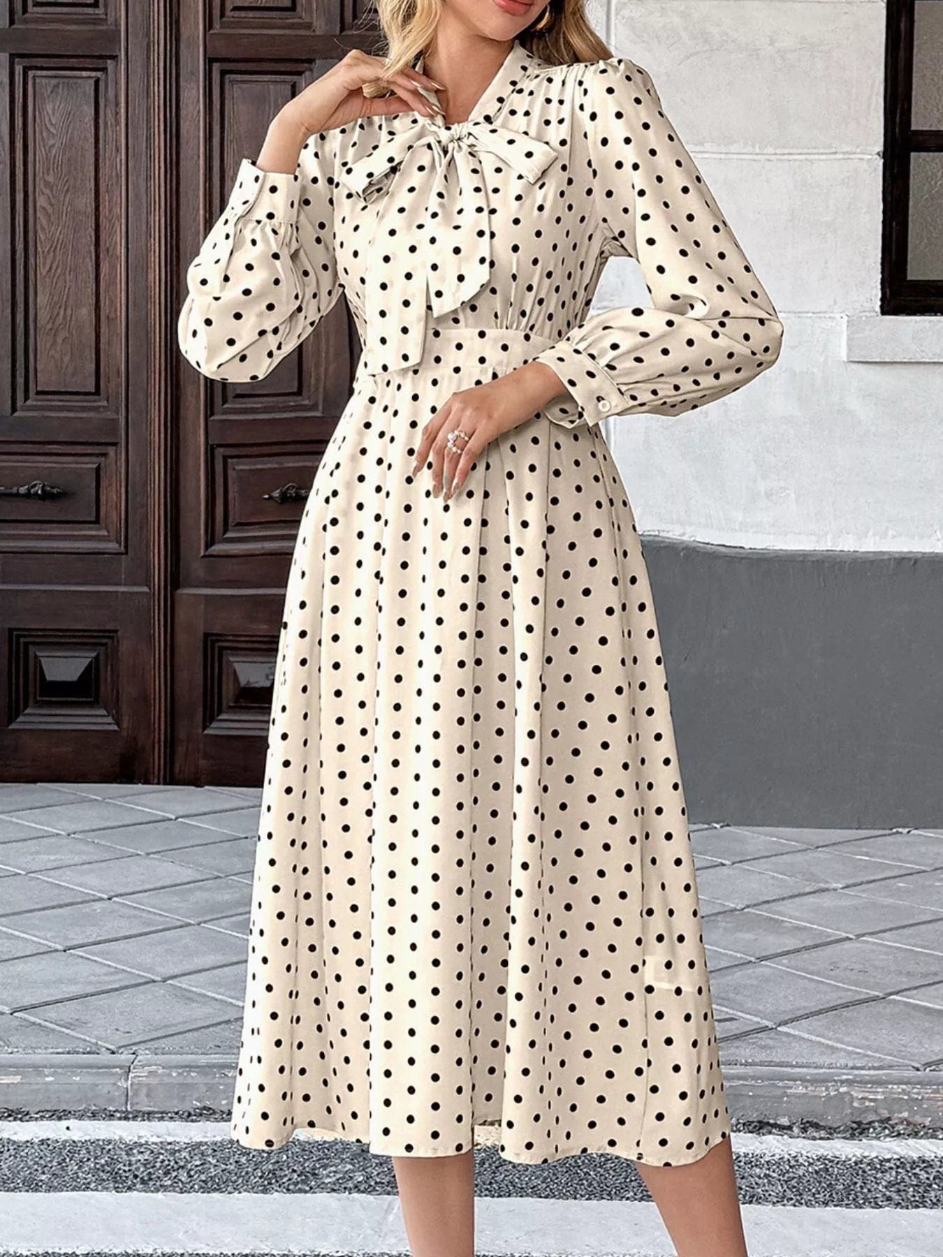 Witte midi-jurk met polkadot en knoopsluiting van katoenmix