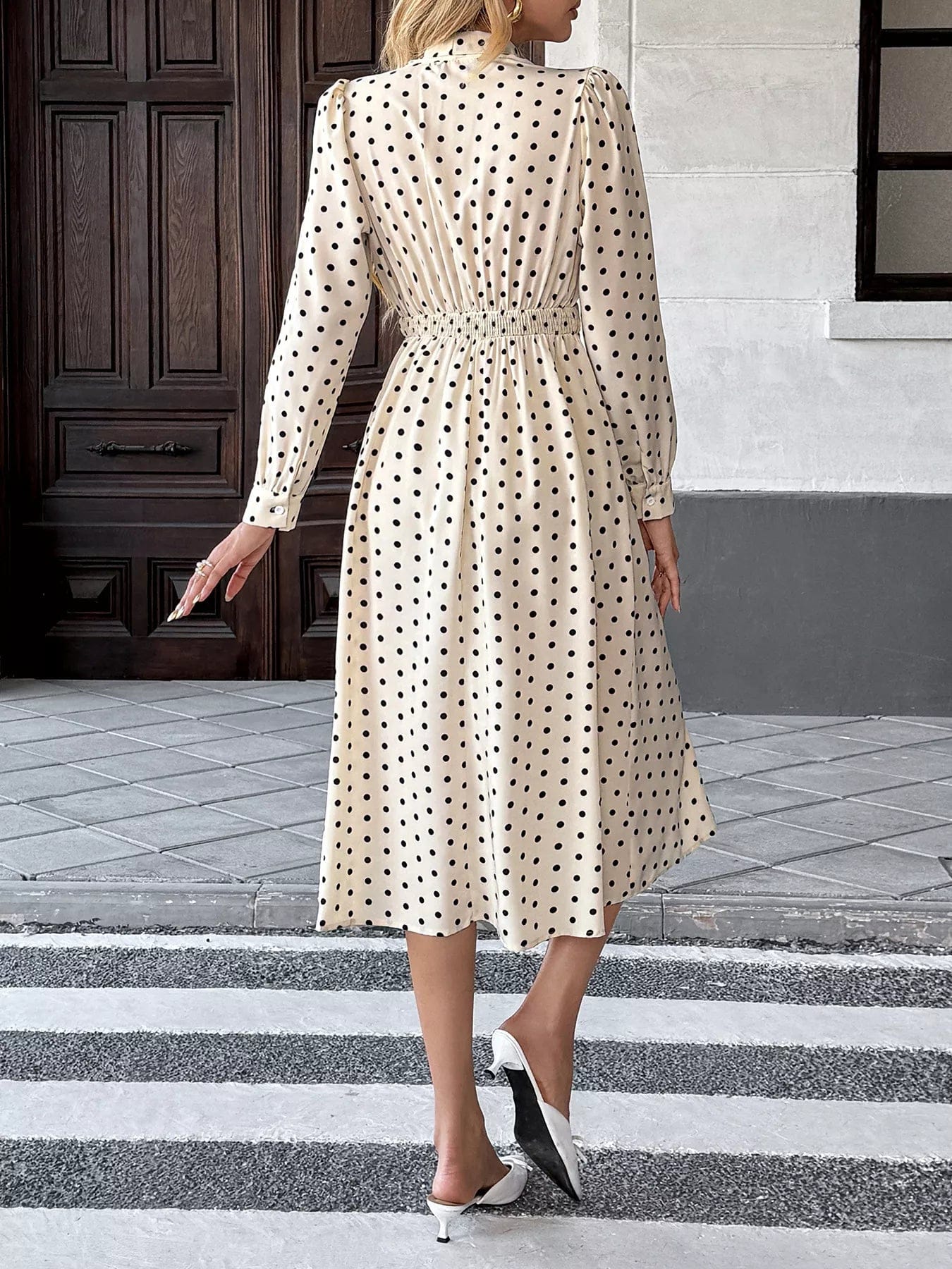 Witte midi-jurk met polkadot en knoopsluiting van katoenmix