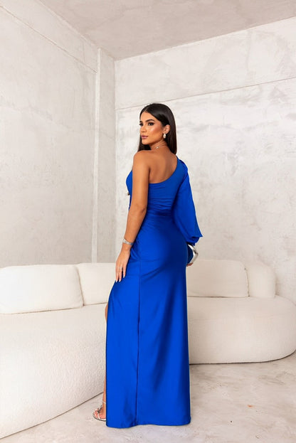 Dames one shoulder maxi jurk met split, volledige look van schuin vooraan
